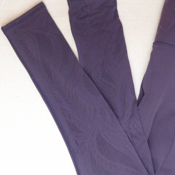Lululemon Reveal Tight Lattice Paisley 6 in Boysenberry - Picture 2 of 14